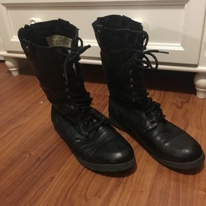 American Eagle Combat Boots 🥾